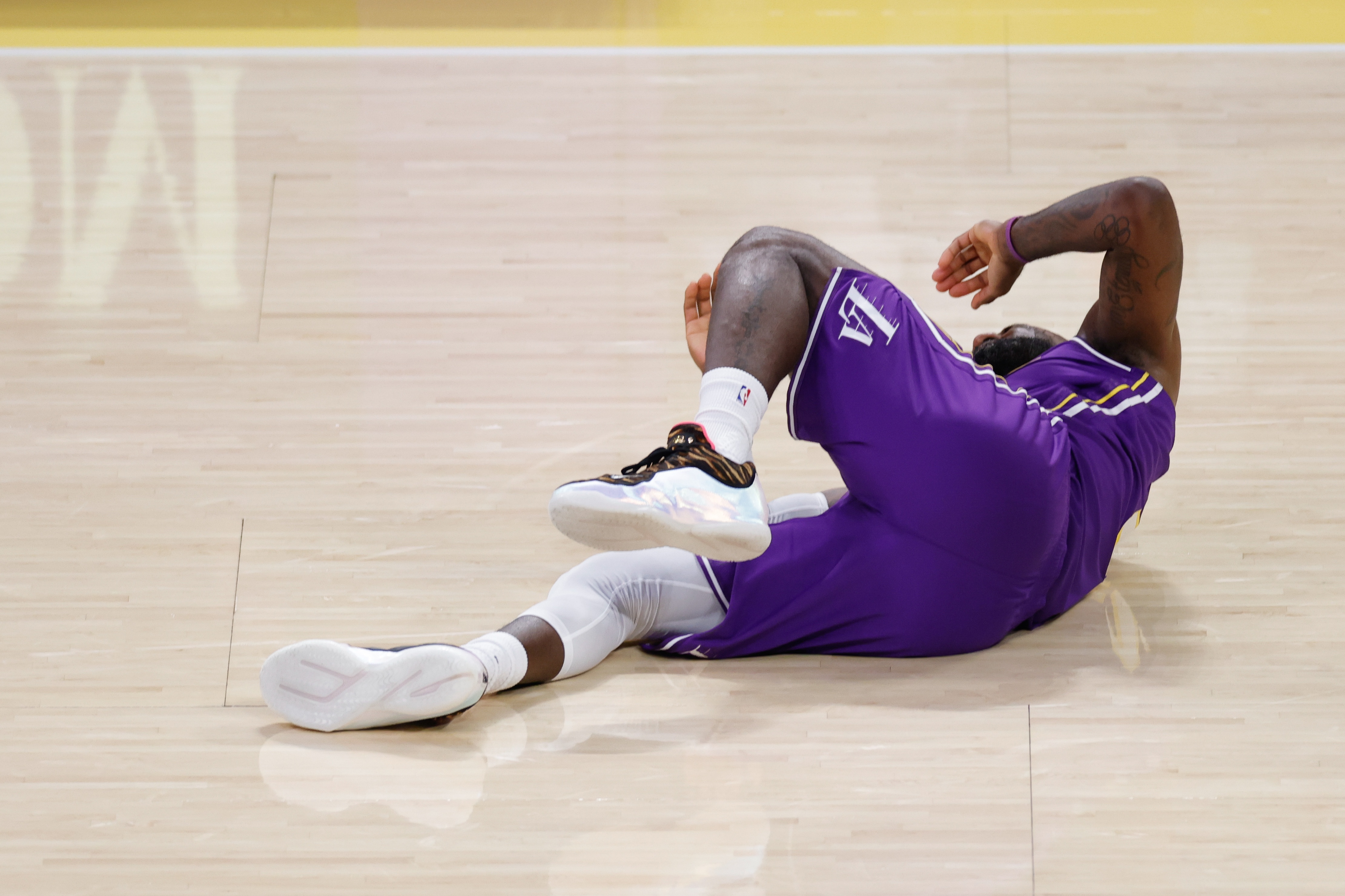 开云体育网址-杰弗森：詹姆斯的假摔是最搞笑的 因为实在太假了 根本不懂怎么摔