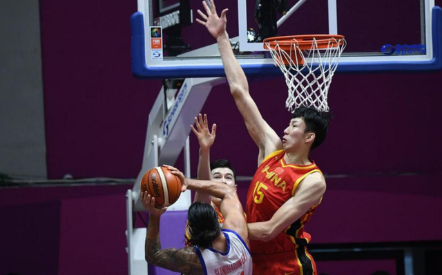 从中国男篮惊险逆转台北队的过程看：周琦在国家队尚有一席之地